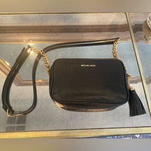 Micheal Kors crossbody purse